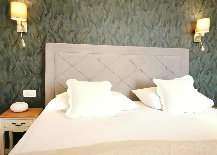 Sisqo And Guest house